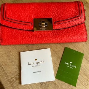 Kate Spade wallet in Geranium